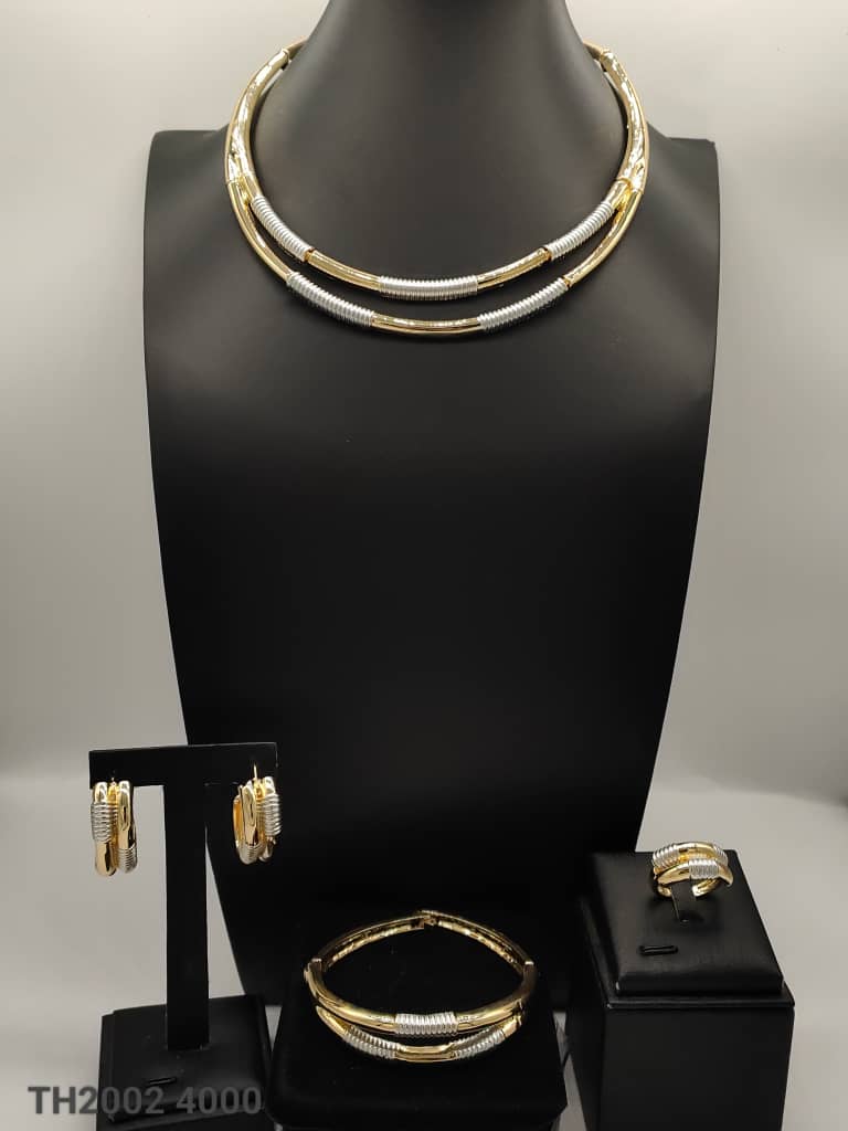 Luxury Jewelry Set For Women Italian Classic Design Golden Necklace Bracelet Earrings And Ring Daily Wear Wedding Party Gift