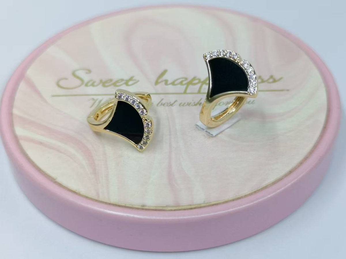 SMALL FASHION EARRING