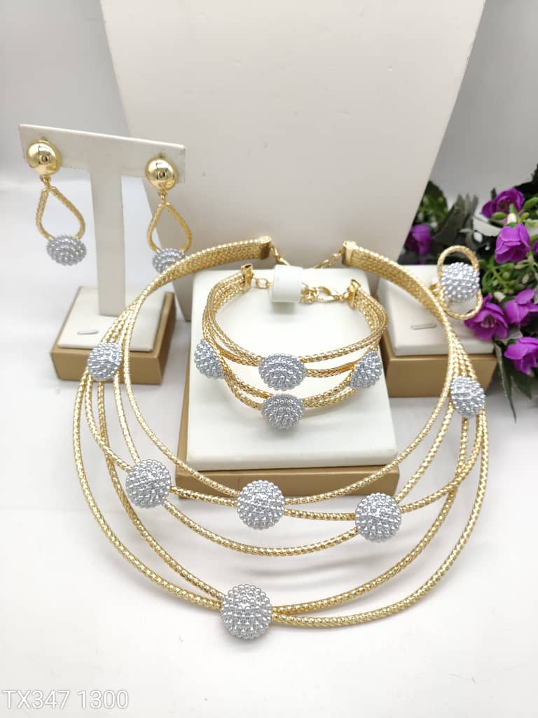 Luxury Jewelry Set For Women Italian Classic Design Golden Necklace Bracelet Earrings And Ring Daily Wear Wedding Party Gift