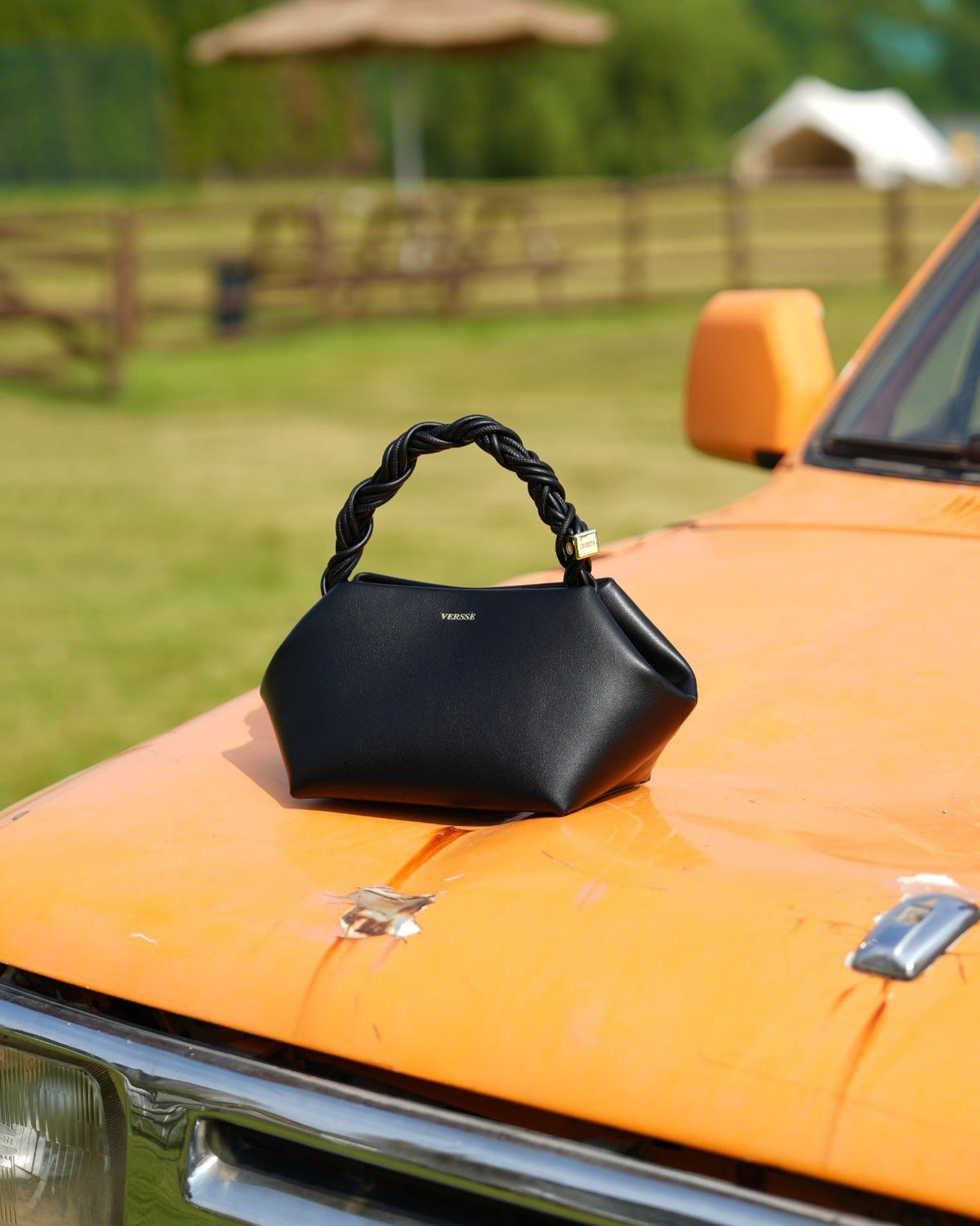Versse Black Shoulder Bag
